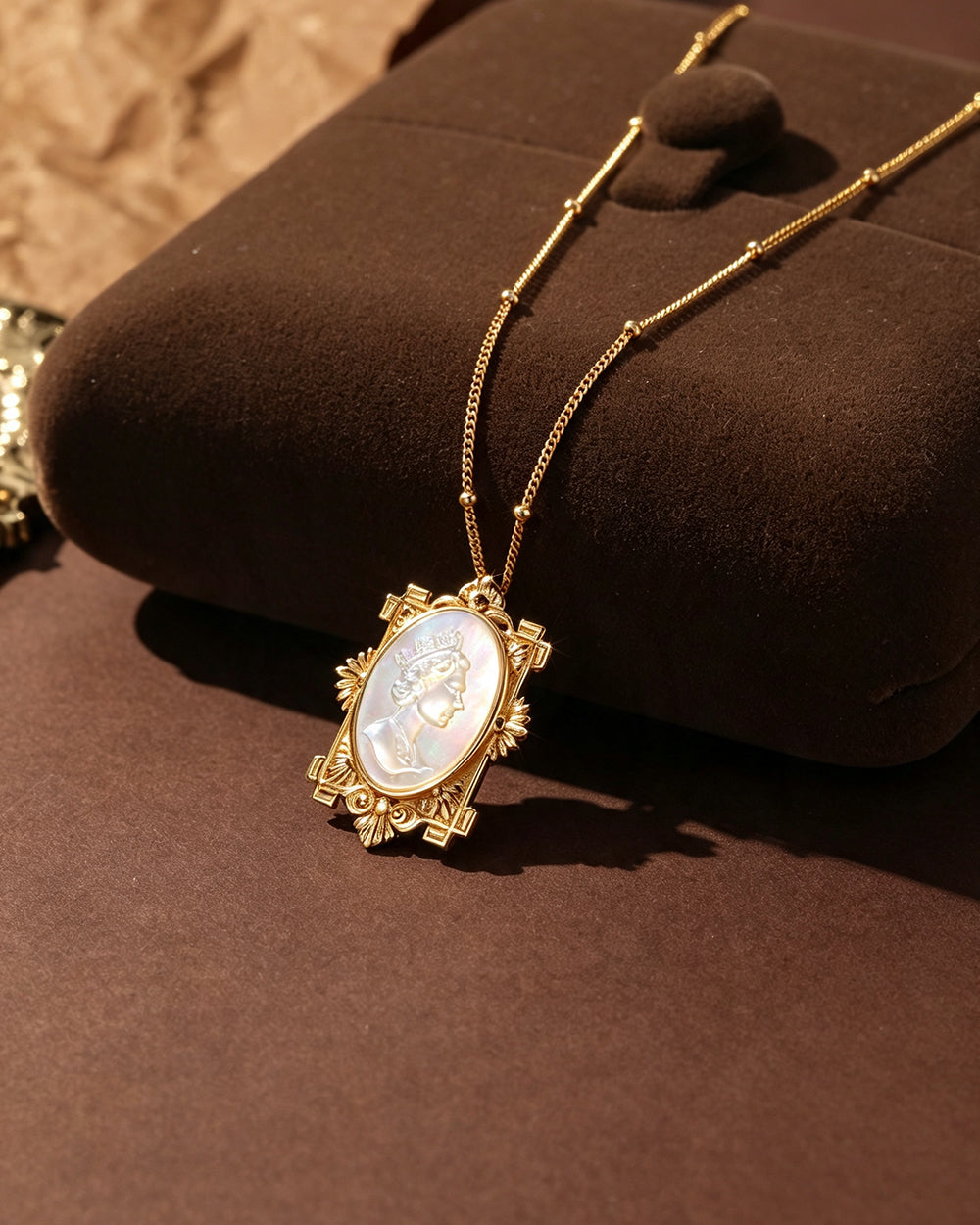 Shell Pendant Necklace