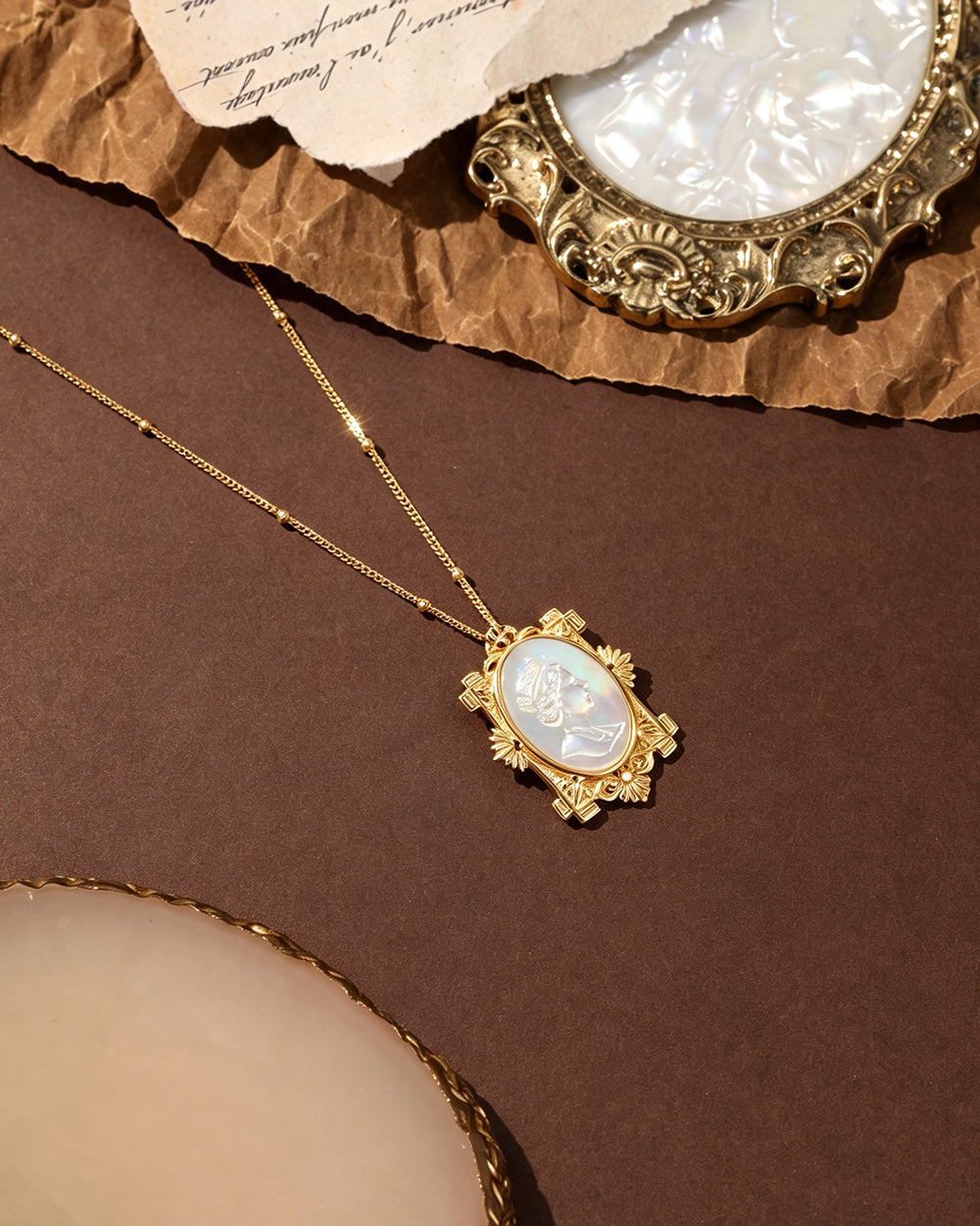 Shell Pendant Necklace