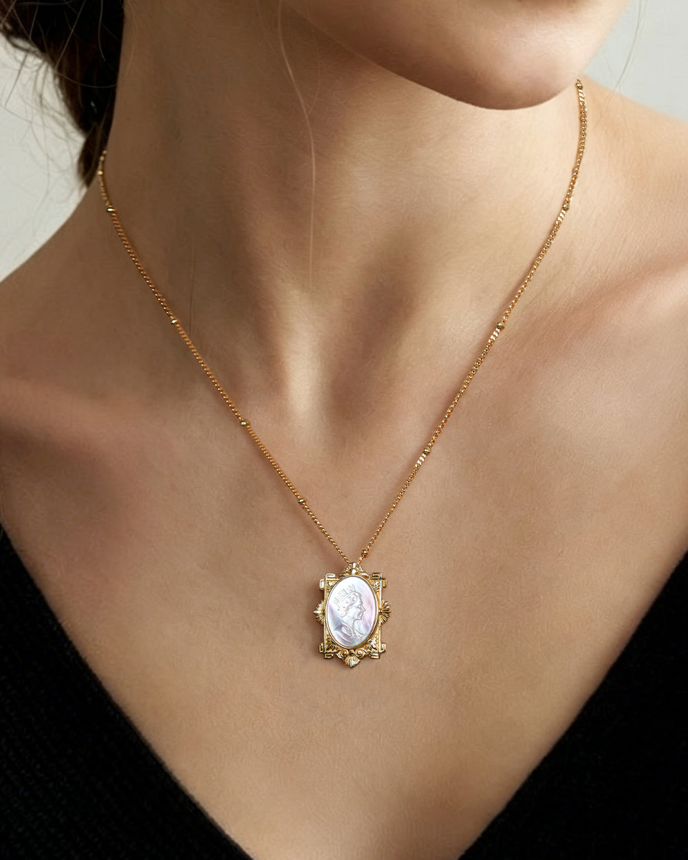 Shell Pendant Necklace