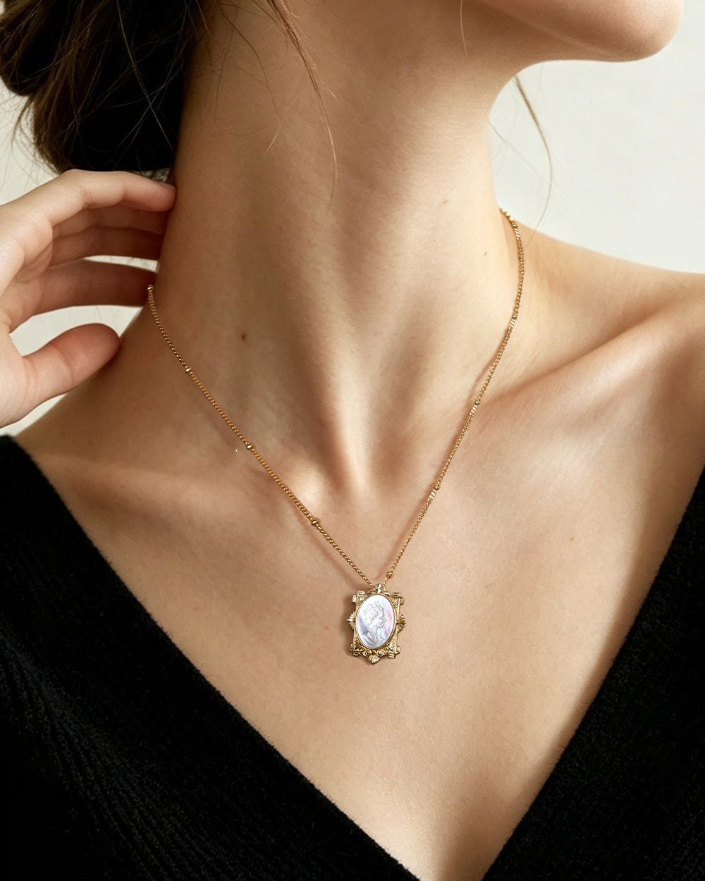 Shell Pendant Necklace